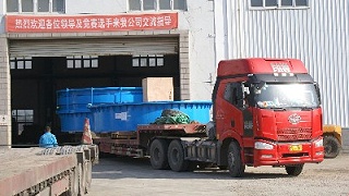 重型低平板半挂车承运：长沙至云南超宽阀门设备顺利发运